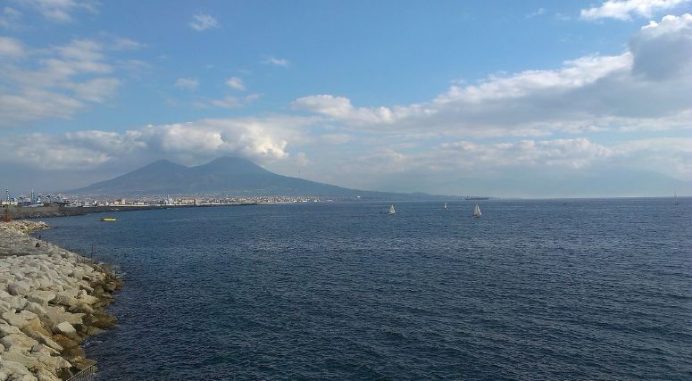 Napoli-deniz-kenarı